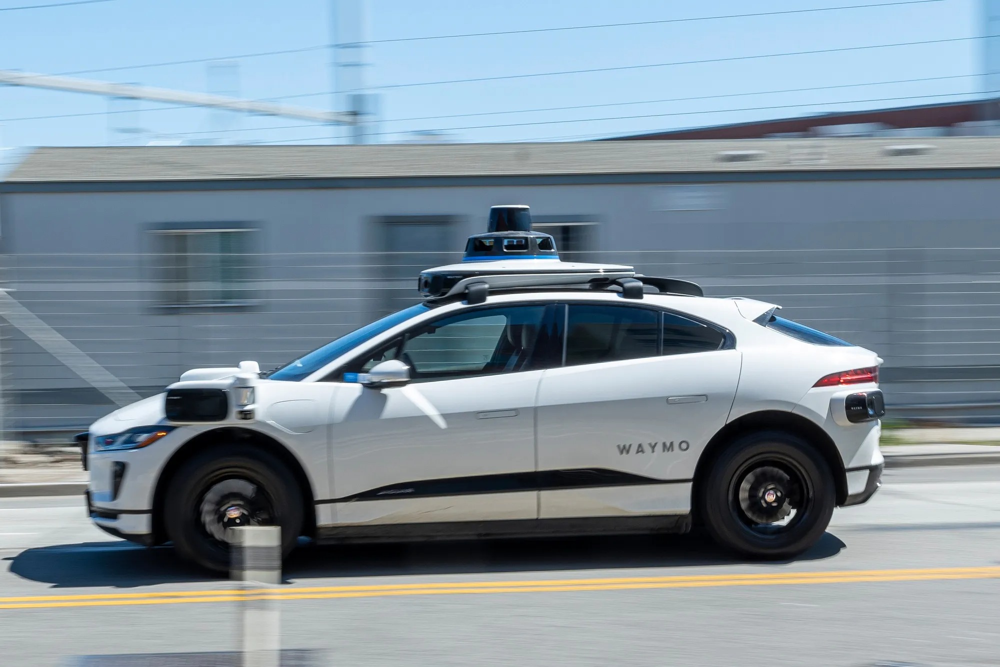 Waymo’s Robotaxi Surge: Autonomous Driving Hits New Milestones
